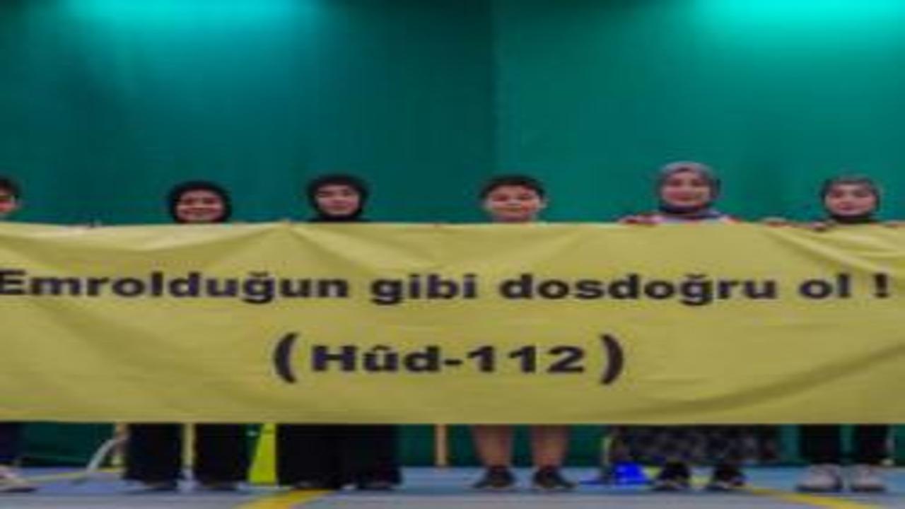 Esenlerli gençlerden Yeditepe Üniversitesi’ndeki olaylara ayetli mesaj