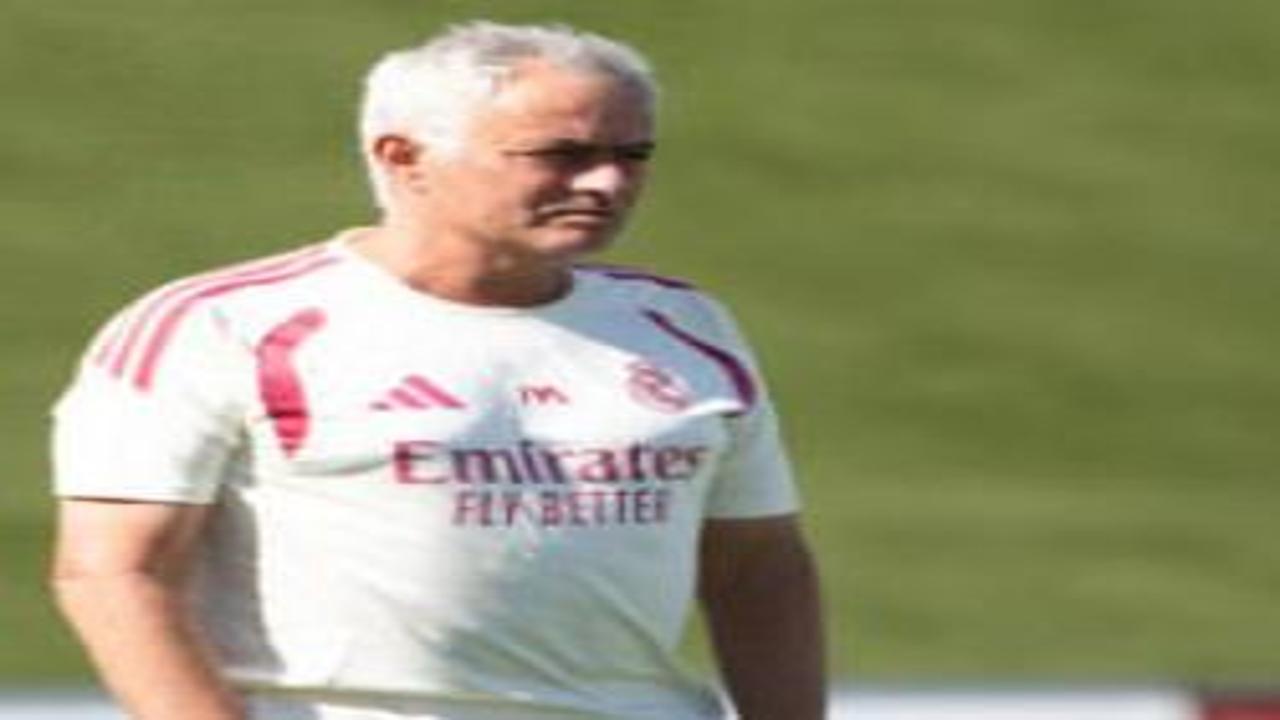 Jose Mourinho derbi mağlubiyeti sonrasında çılgına döndü! 'Zavallı'
