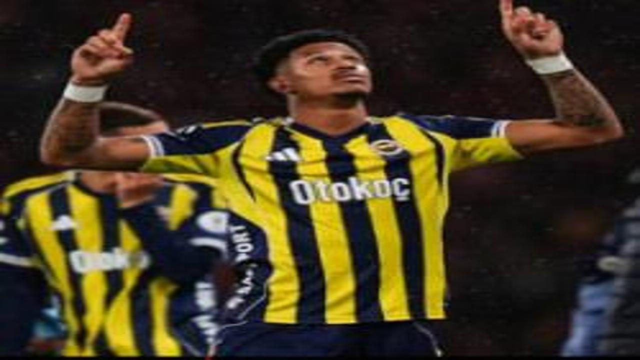 Fenerbahçe'den ayrılan Jayden Osterwolde, giderken topu yönetime attı