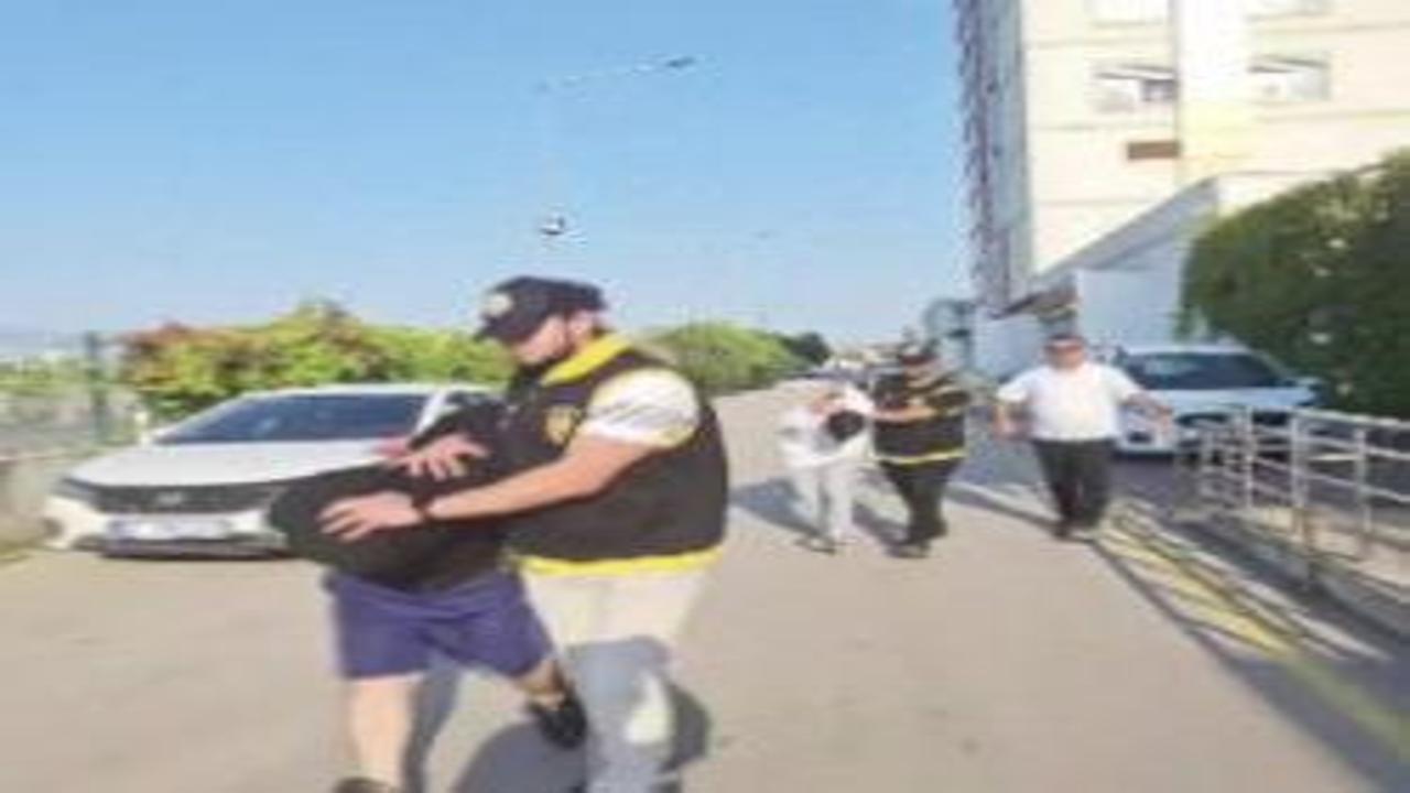 Adana'da arkadaşları ile kurduğu masada öldürüldü! 2 şüpheli cesetle saatler geçirdi