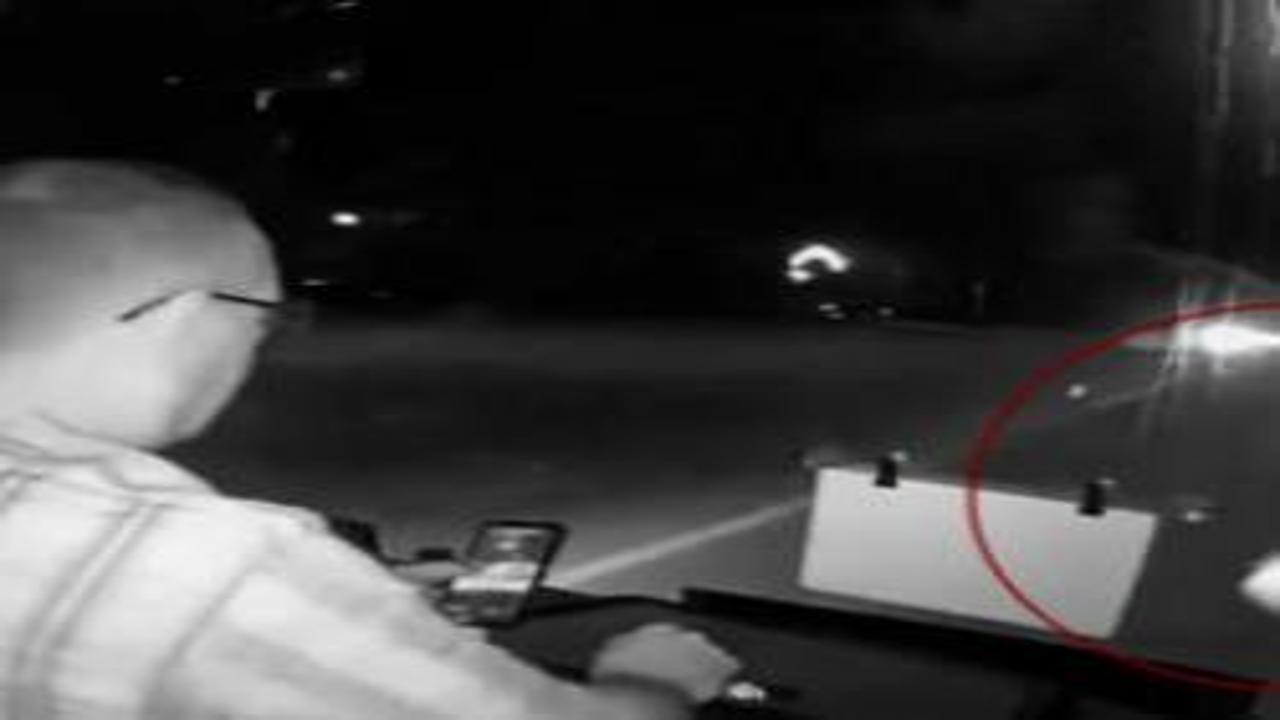 Samsun'da feci ölüm kamerada: Bariyerden atladı, otobüsün altında kaldı