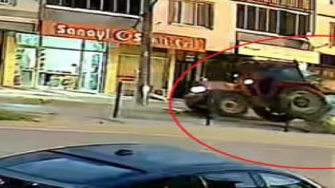Fren yerine gaza bastı, dehşet saçtı! Feci kaza kamerada