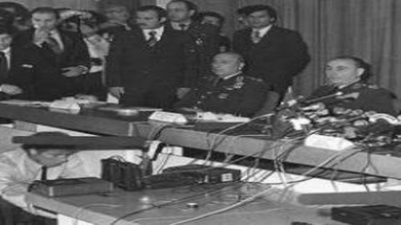 İç cepheye küresel pusu: 12 Eylül