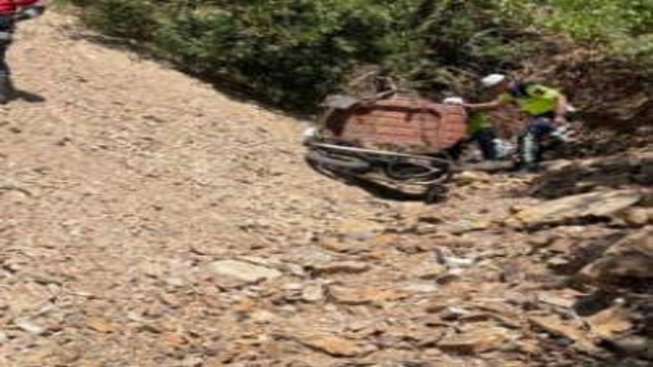 Korkunç ölüm: Motosiklet uçuruma yuvarlandı!