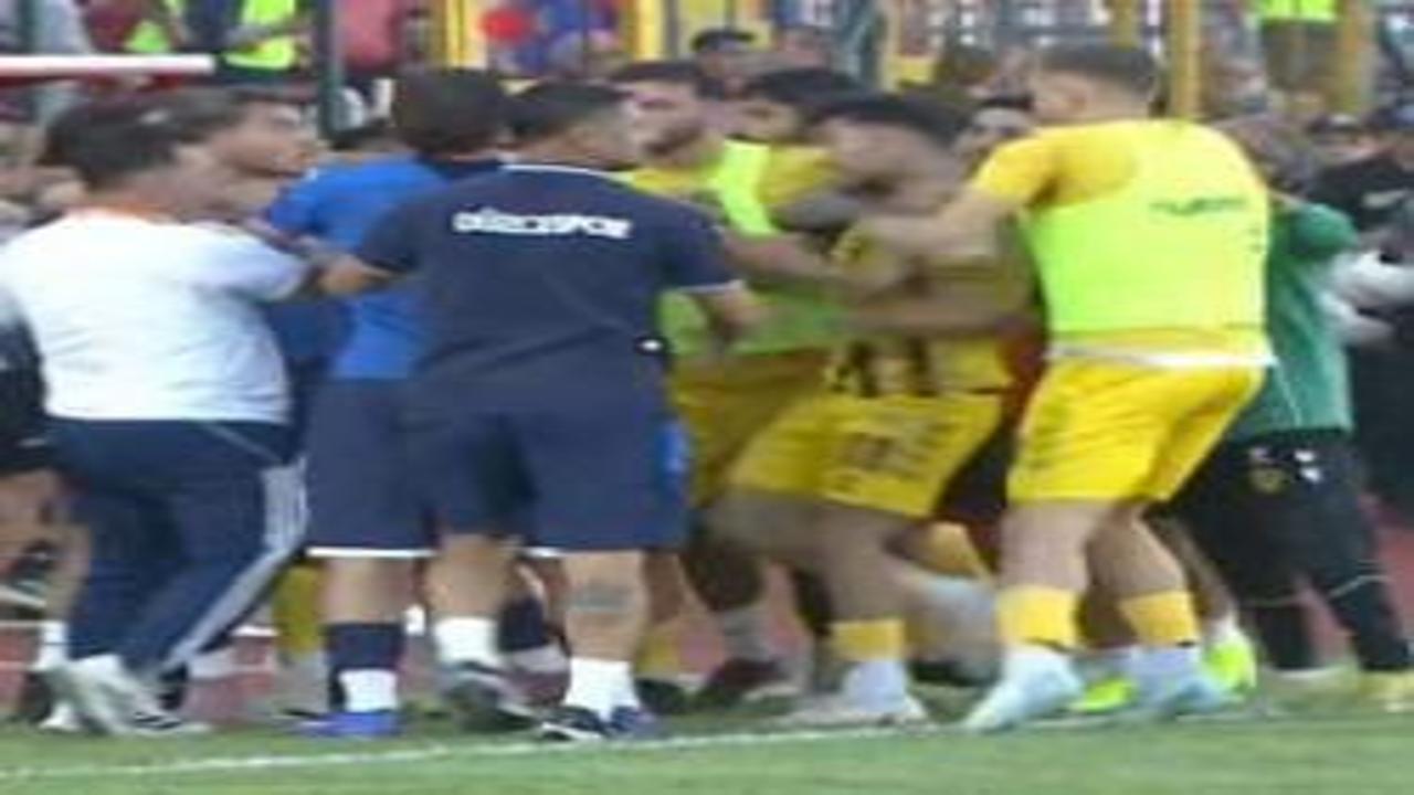 TFF 3. Lig'de saha karıştı! Oyuncular birbirine girdi maç tatil edildi