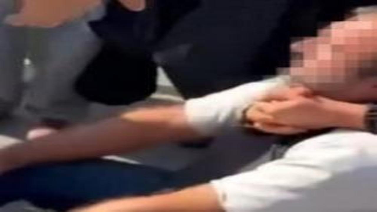 2 kız çocuğunun etek altı görüntülerini çektiği iddia edilen şüpheli polise teslim edildi