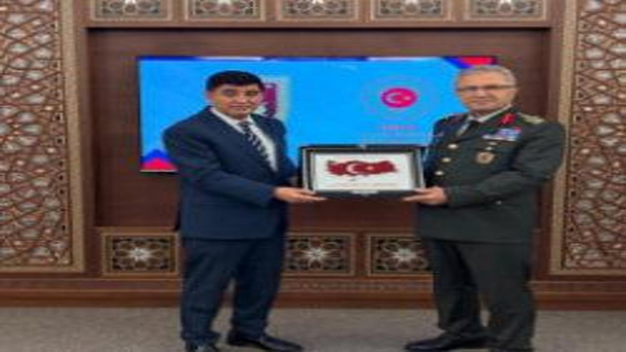 Katar'dan Türk Büyükelçiye devlet nişanı