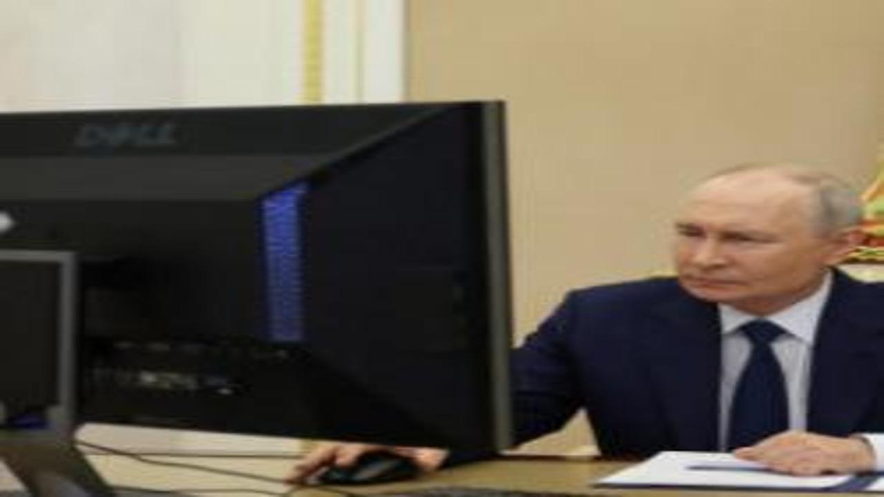 Kremlin'de online seçim! Putin, oyunu uzaktan kullandı