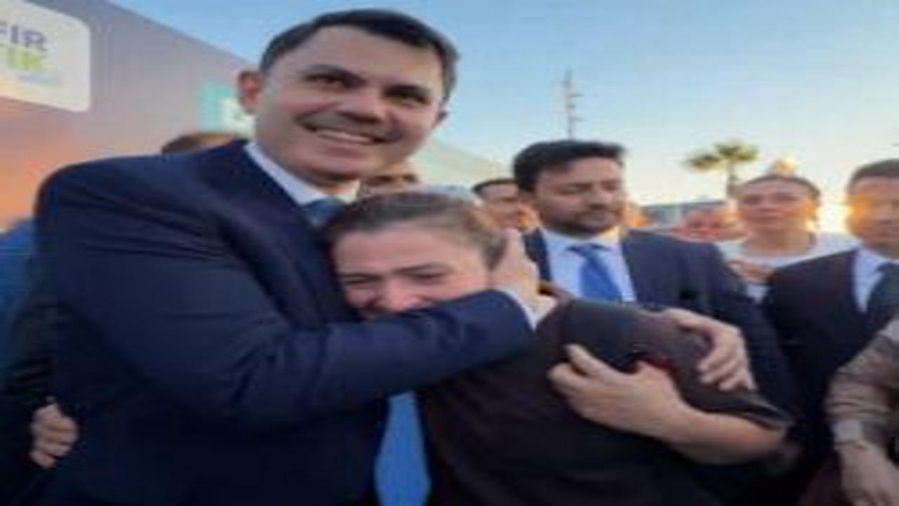 "Soframıza kadar geldiniz..." Depremzede vatandaşın sözleri Bakan Kurum'u duygulandırdı!