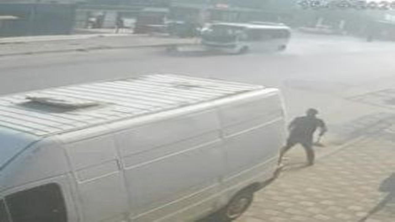 Adana'da feci kaza kamerada: 11 yaşındaki çocuk ağır yaralandı