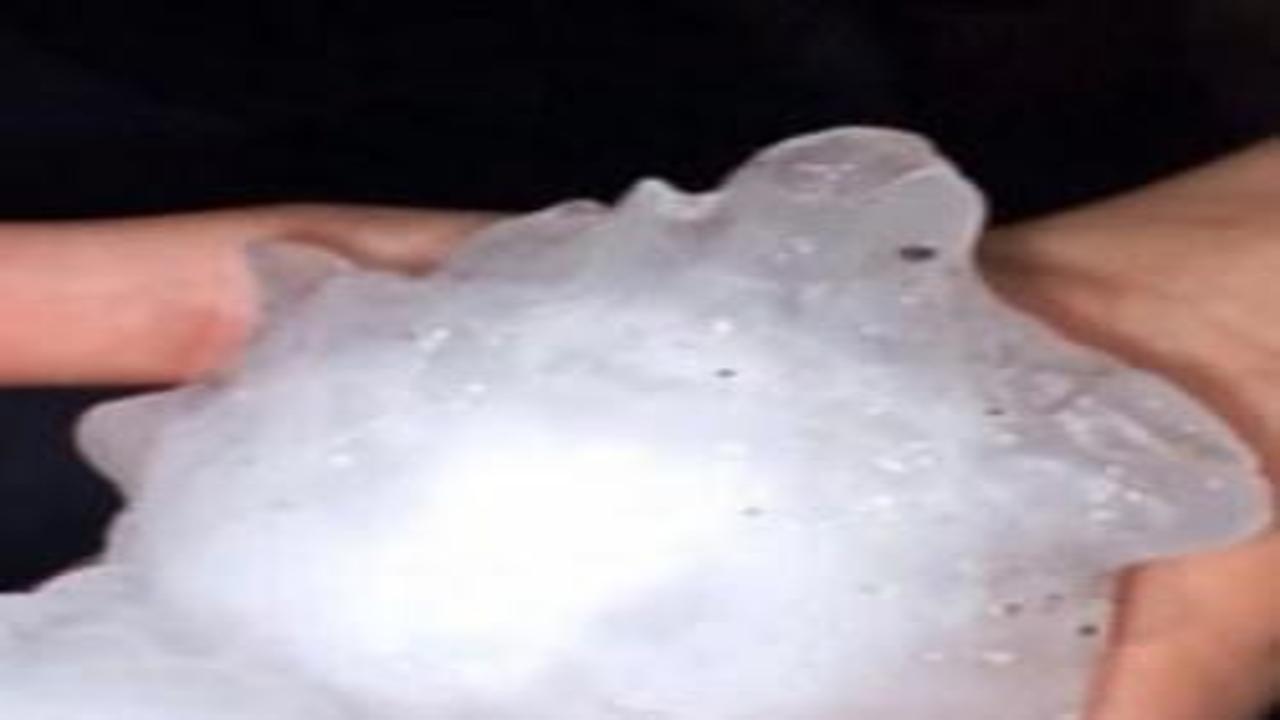 Adana'da yumruk büyüklüğünde dolu yağışı tarım arazilerine zarar verdi