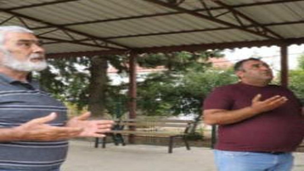 Antalya'da dikkat çeken gelenek! Duvarın önüne geçen dua ediyor