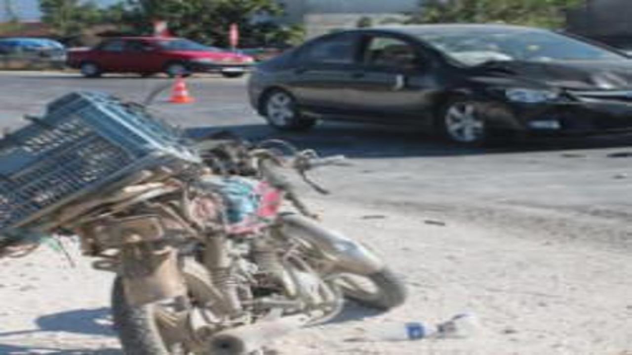 Balıkesir'de otomobil ile çarpışan motosikletin sürücüsü hayatını kaybetti