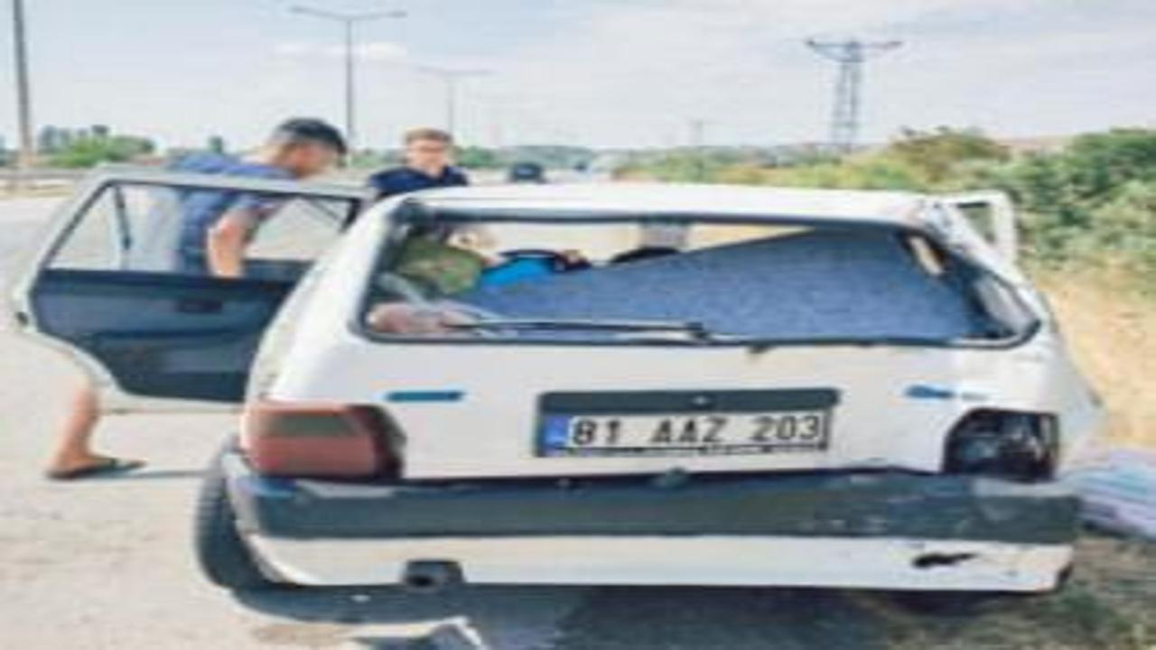 Çorum'da hafif ticari araç ile otomobil çarpıştı: 3 yaralı