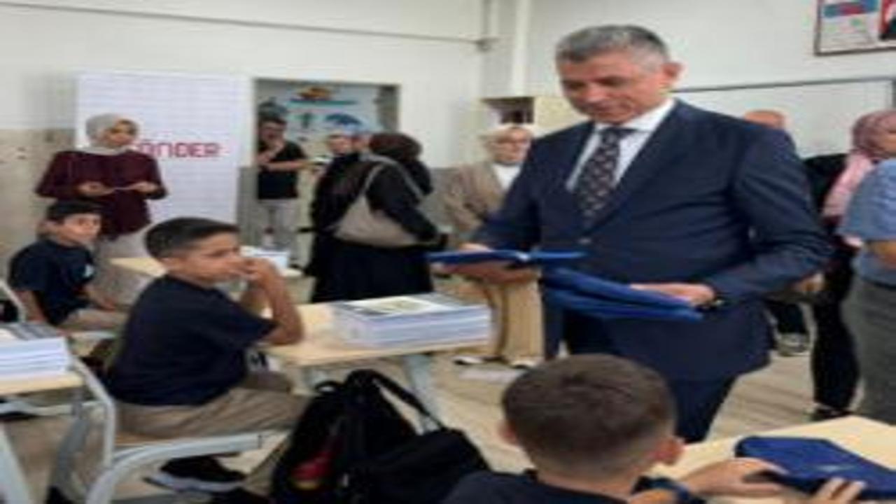 Eyüpsultan’da öğrencilerin yüzünü güldüren proje! 13 okulda “Aramıza Hoş Geldin” sürprizi