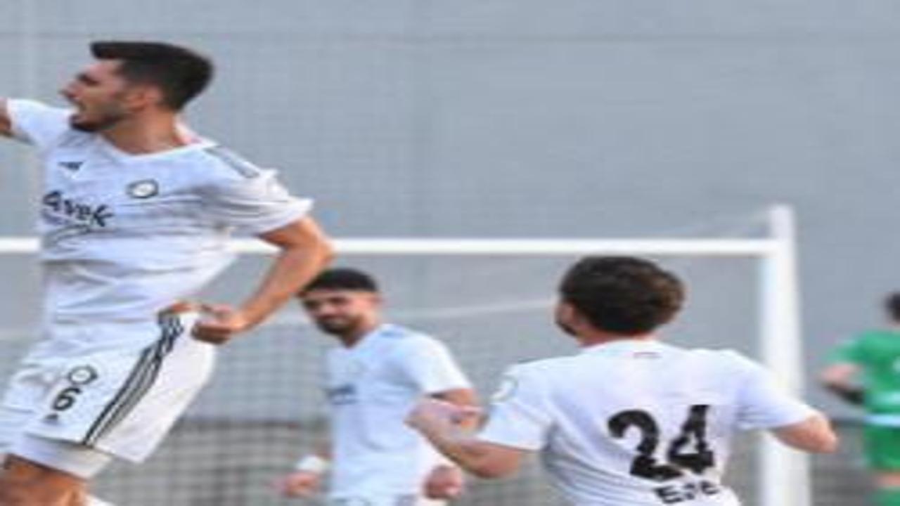 G.Saray ve Trabzonspor'da da oynamıştı! 38 yaşındaki milli futbolcu kramponlarını astı