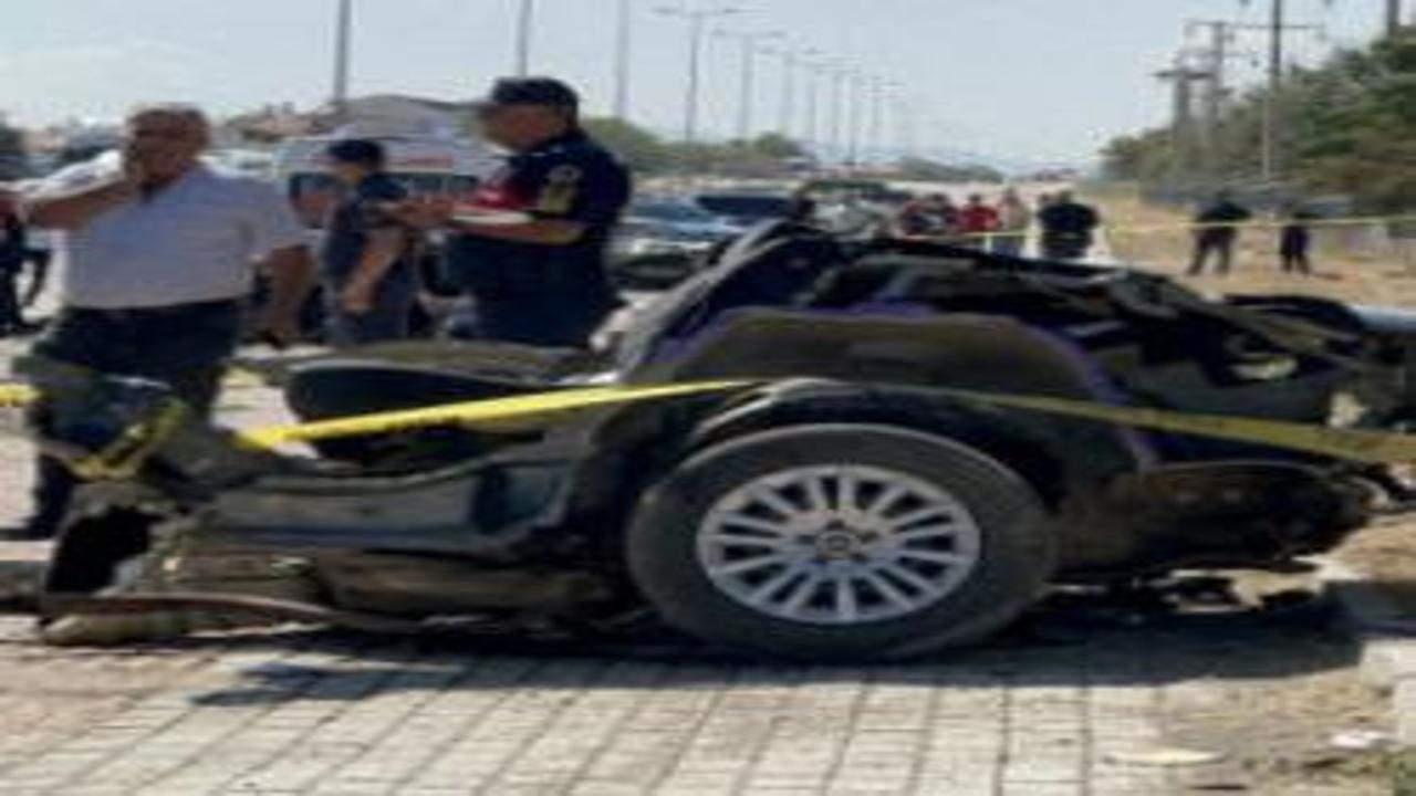 Feci çarpışma aracı ikiye böldü: Olay yerinde 2 ölü, 2 yaralı