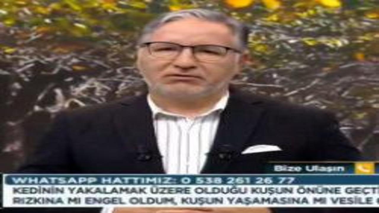 İlahiyatçı Prof. Dr. Mahmut Karataş, kardeşinin vefat haberini canlı yayında öğrendi