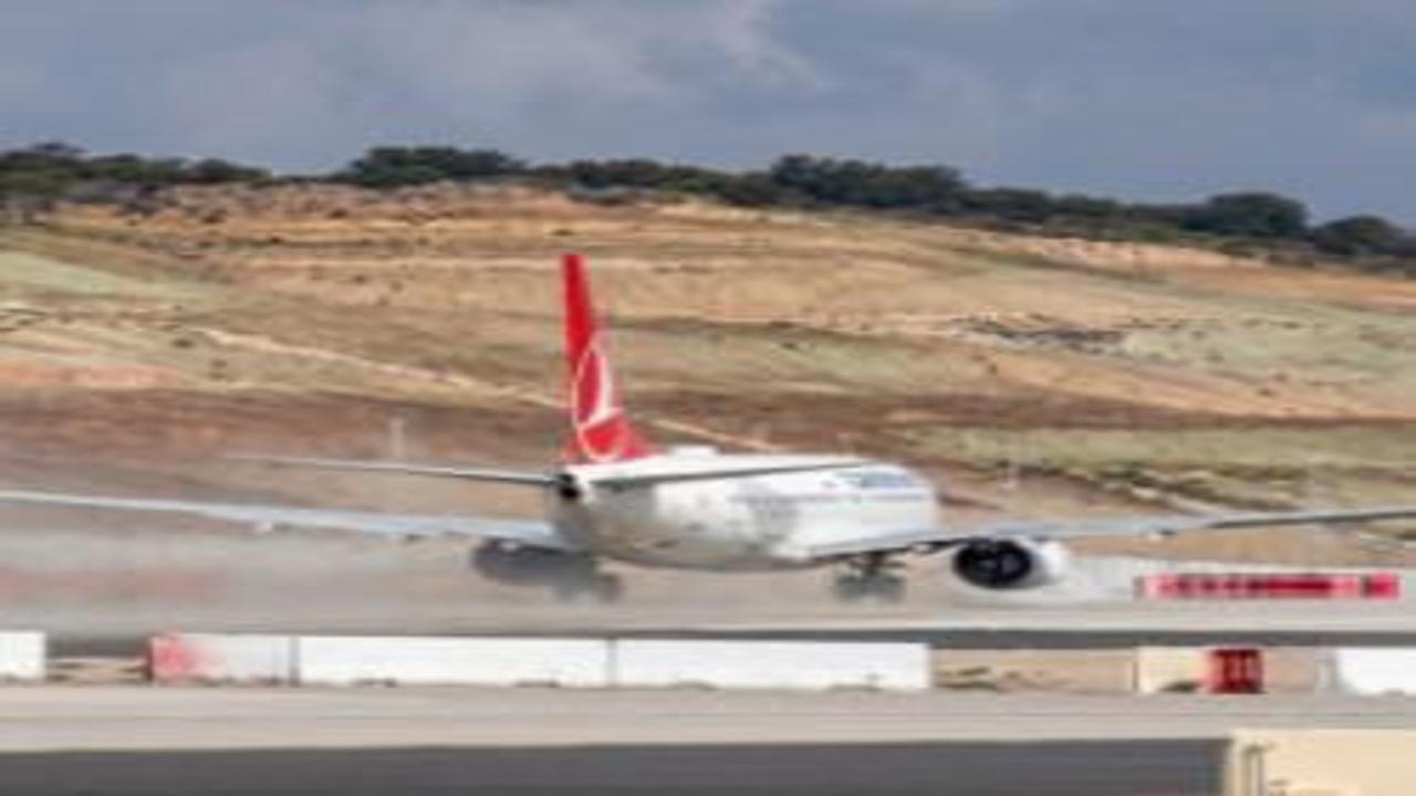 İstanbul Havalimanı'nın 4. pistinden ilk uçağın havalandığı tarihi anlar!