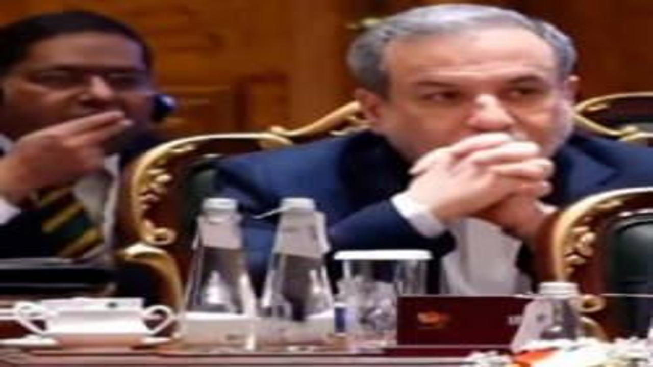 Hint diplomatın iştahı zirveye damga vurdu, sonunda kutuyu önünden aldılar!