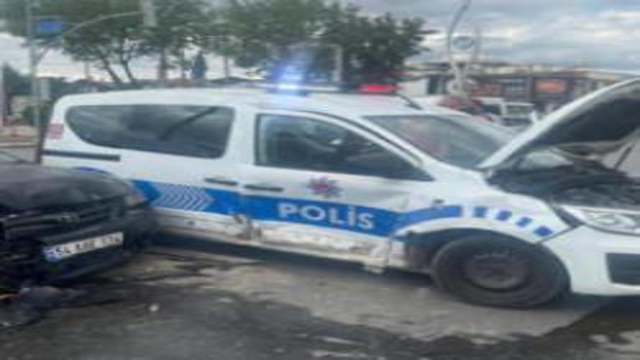 Polis aracı ile otomobil çarpıştı: 2'si polis, 5 yaralı