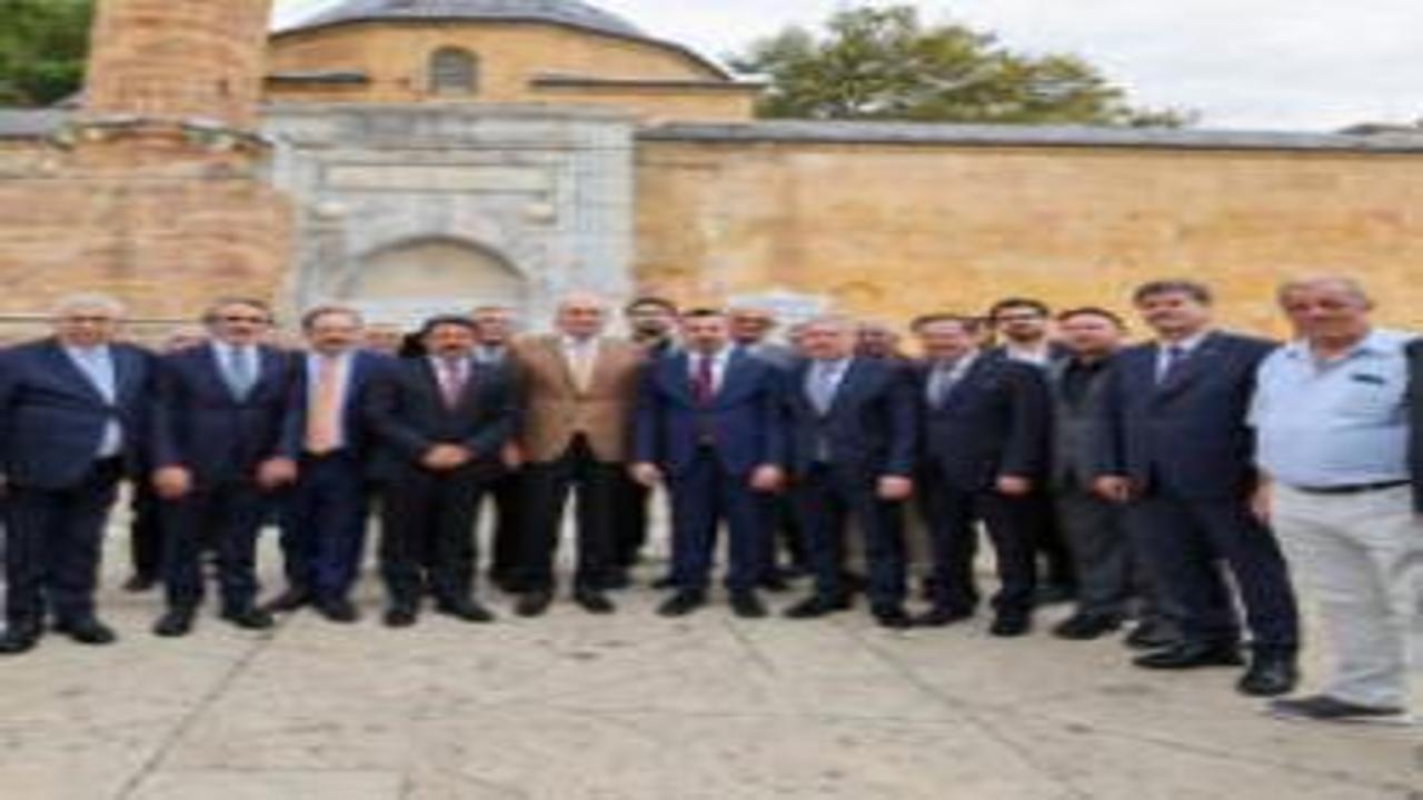 TBMM Başkanı Kurtulmuş Ahi Evran-ı Veli Camii ve Türbesi’ni ziyaret etti