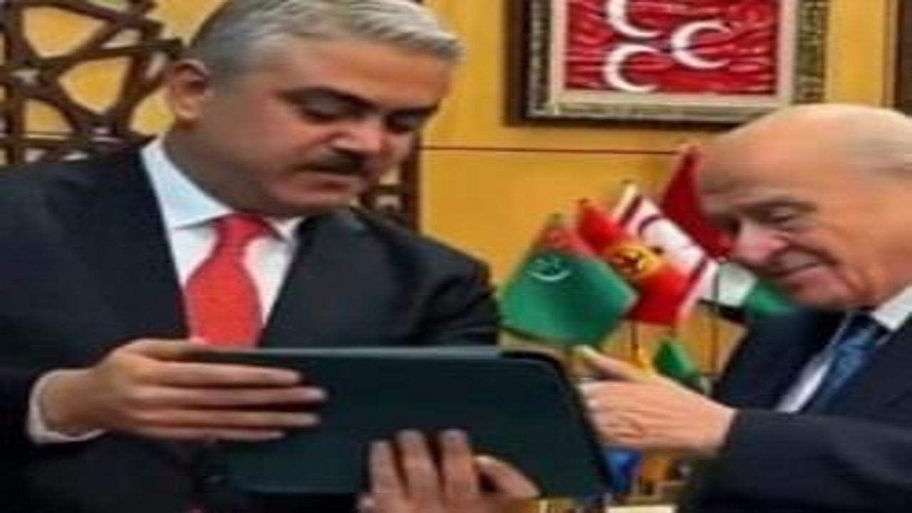 Ferdi Tayfur şarkısı duygusal anlar yaşattı: Bahçeli'den usta sanatçı için özel istek!