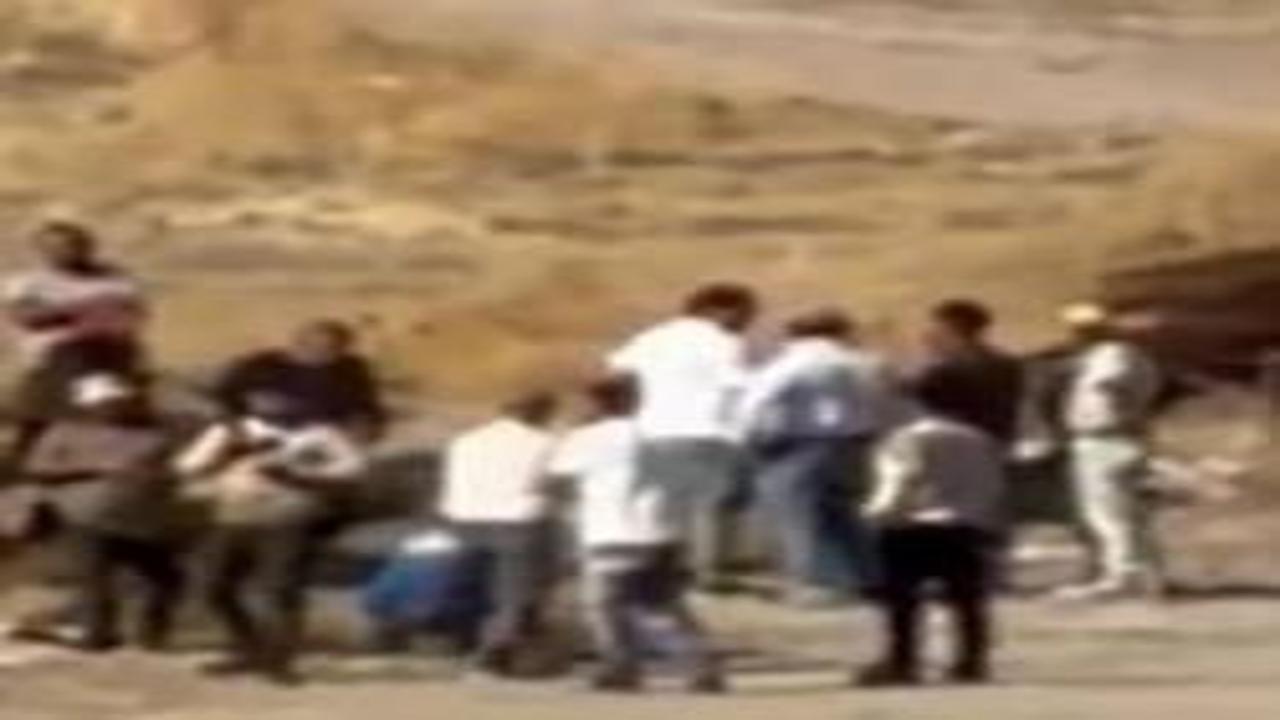 Üzerine inşaat malzemesi düşen işçi ağır yaralandı
