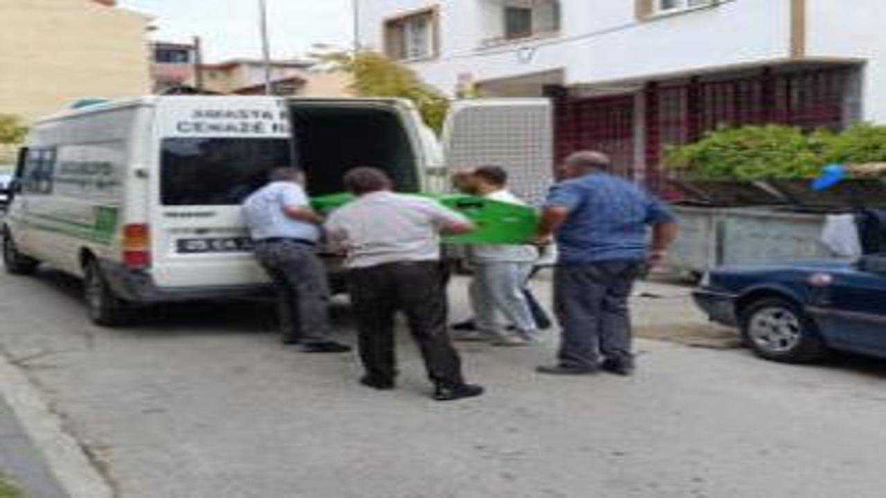Yalnız yaşadığı evinde ölü bulundu