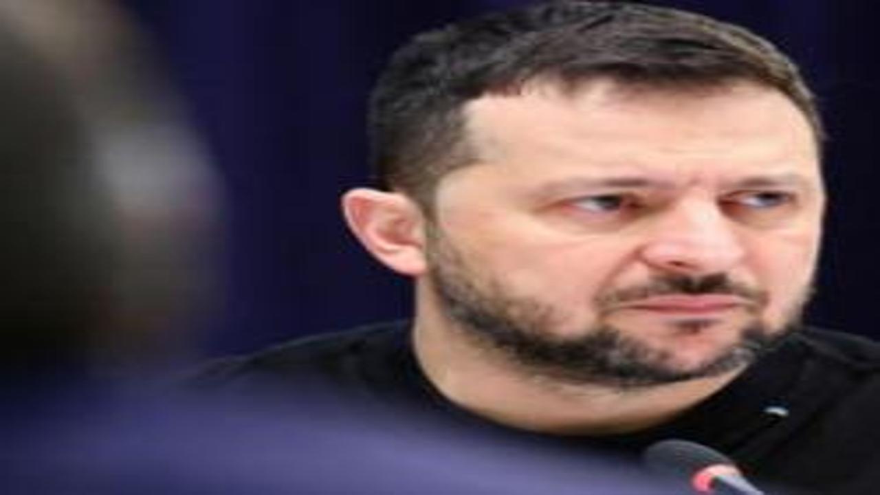 Zelenskiy'den eski basın sözcüsü dahil 10 kişiye yaptırım