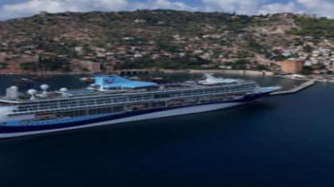 264 metrelik dev gemi Alanya'ya yanaştı! Bin 765 turist ilçeye akın etti