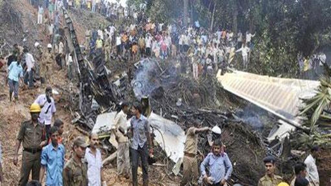 Hindistan'daki uçaktan 8 kişi kurtuldu