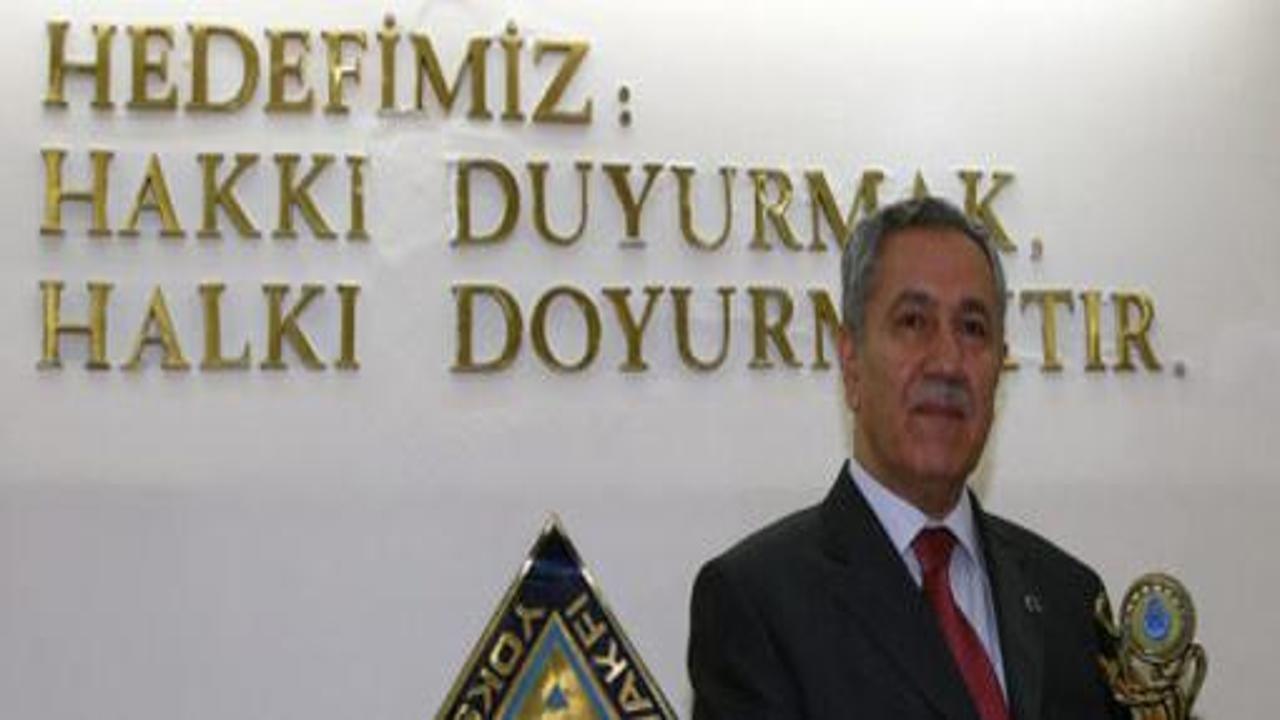 'Yılın Yoksul Babası' ödülü Bülent Arınç'a