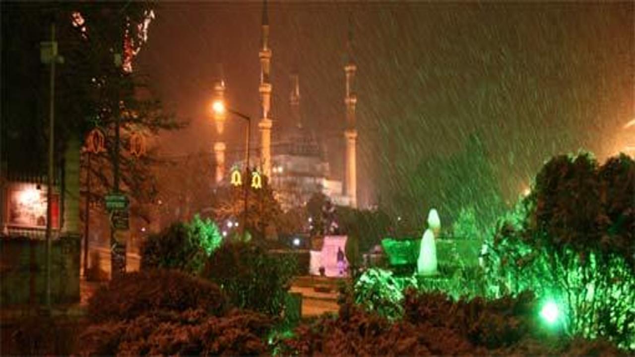 Edirne'de yoğun kar yağışı başladı