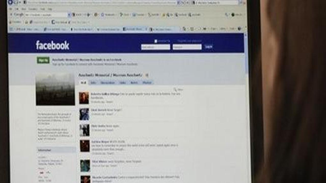 Türkler Facebook'un açığını yakaladı