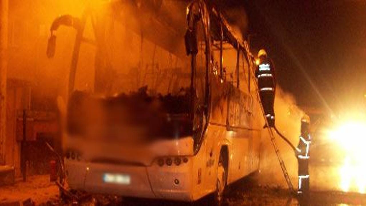 Karamürsel'de otobüs alev alev yandı