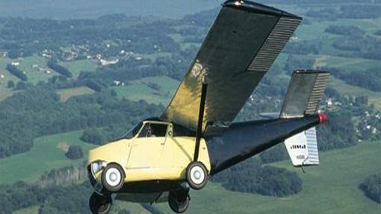 Dünyanın ilk uçan arabası satışta!