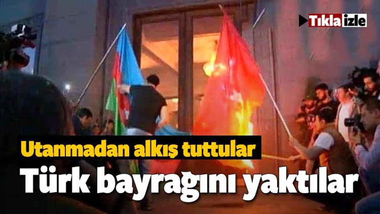 Ermenistan'da Türk bayrakları yakıldı