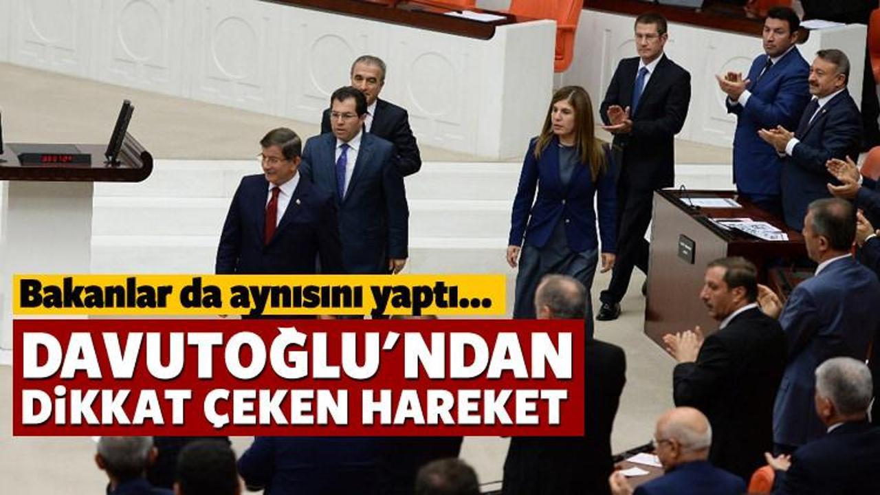 Başbakan Ahmet Davutoğlu'ndan dikkat çeken hareket
