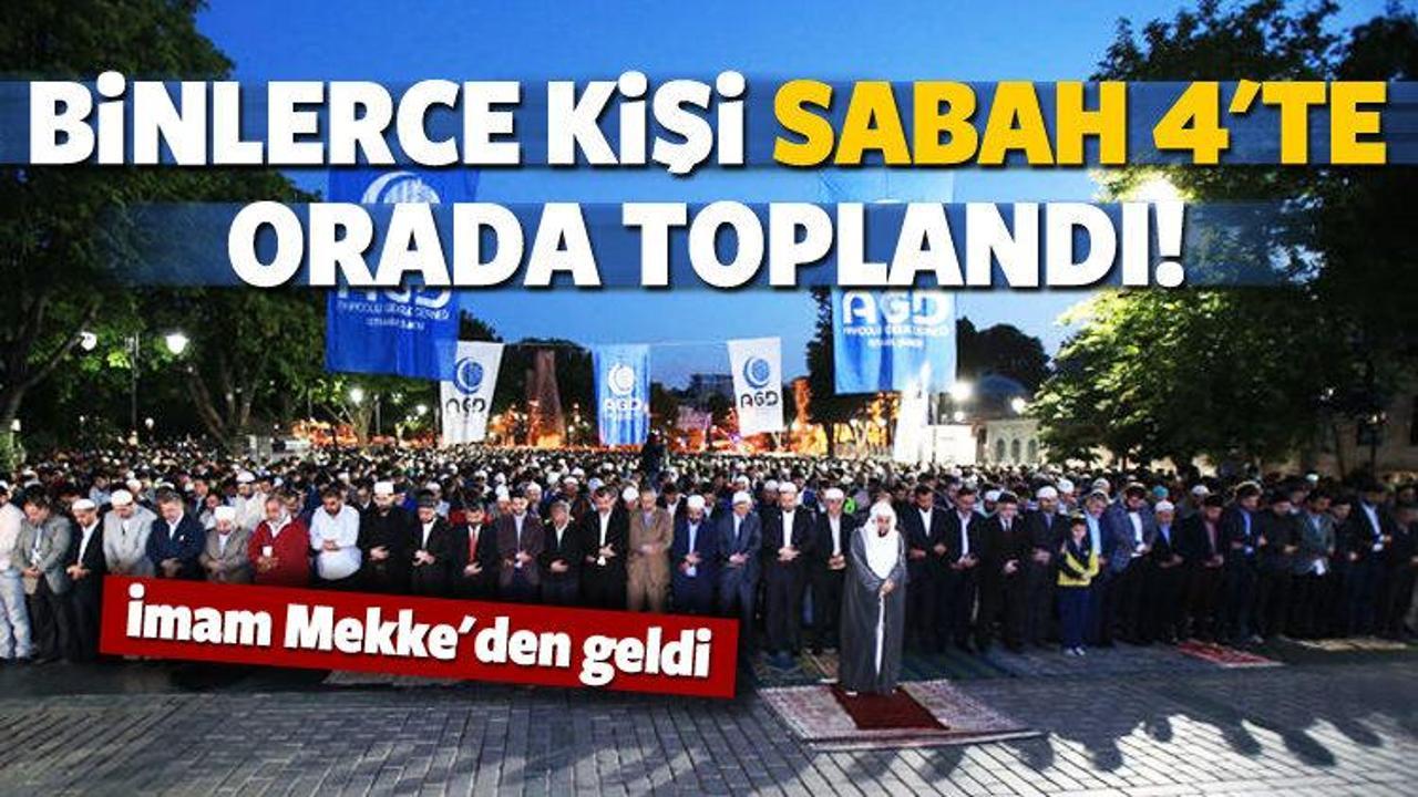 Ayasofya &ouml;n&uuml;nde fetih namazı kılındı