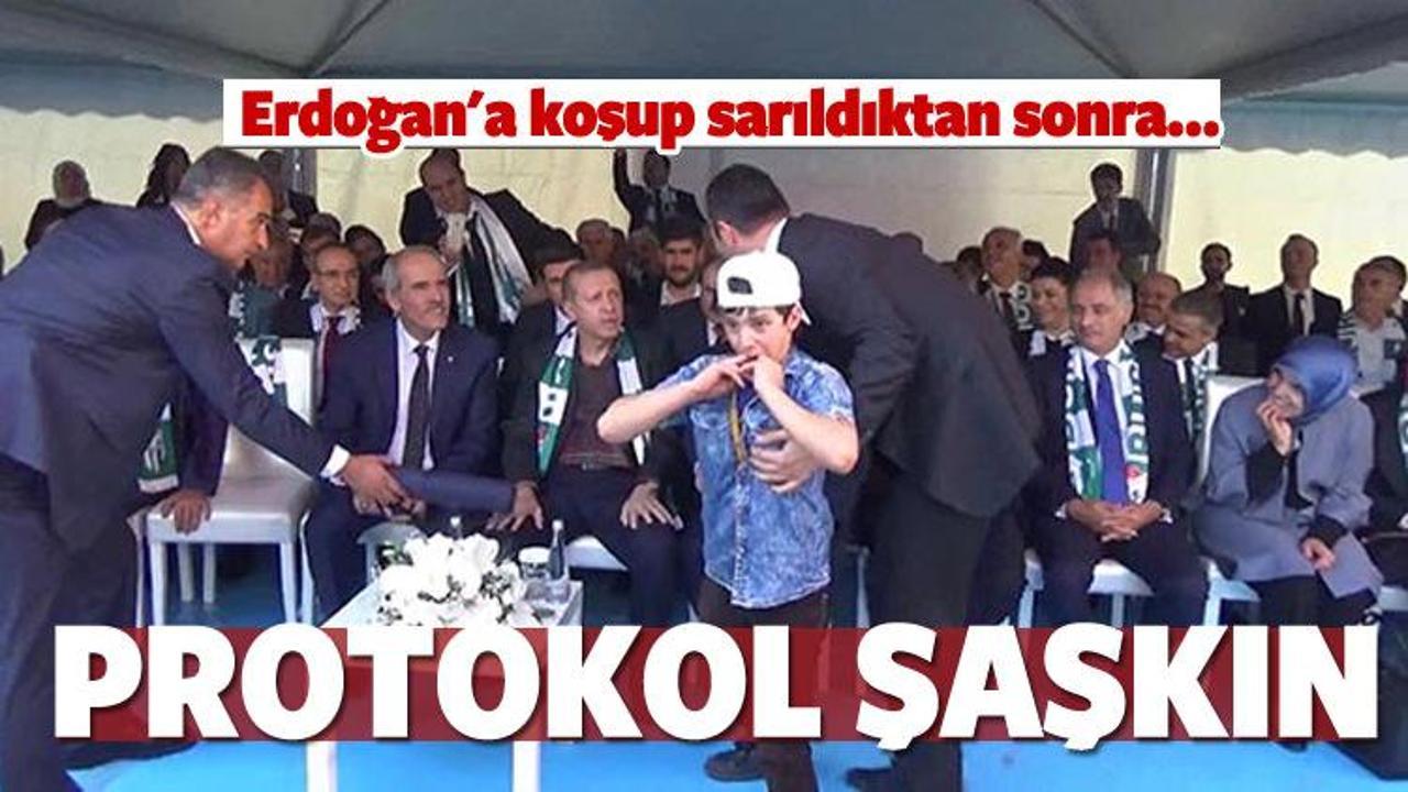 Cumhurbaşkanı Erdoğan'a koşup sarıldı ve...