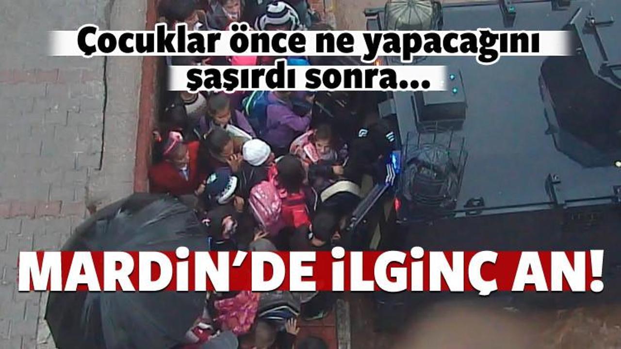 Yağmura yakalanan öğrencilere zırhlı taşıma