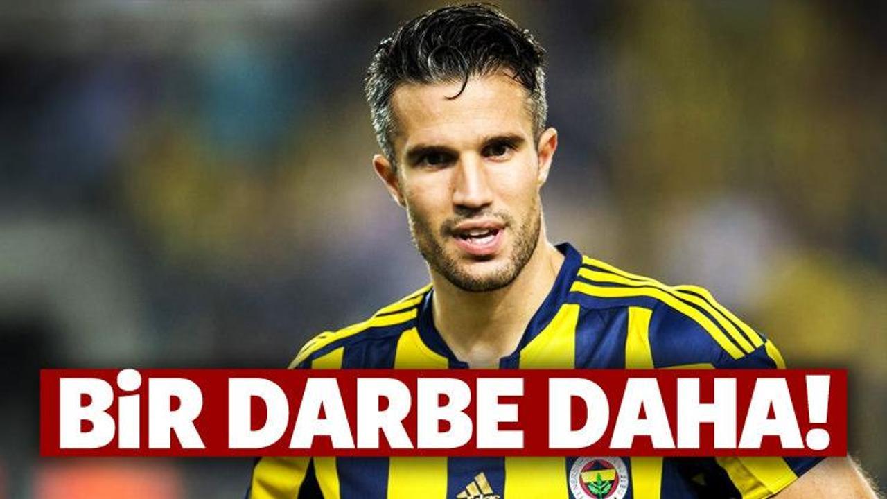 Robin van Persie'ye bir darbe daha!