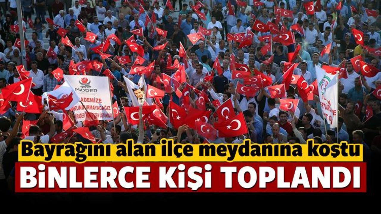 Bayrağını alan meydana koştu!