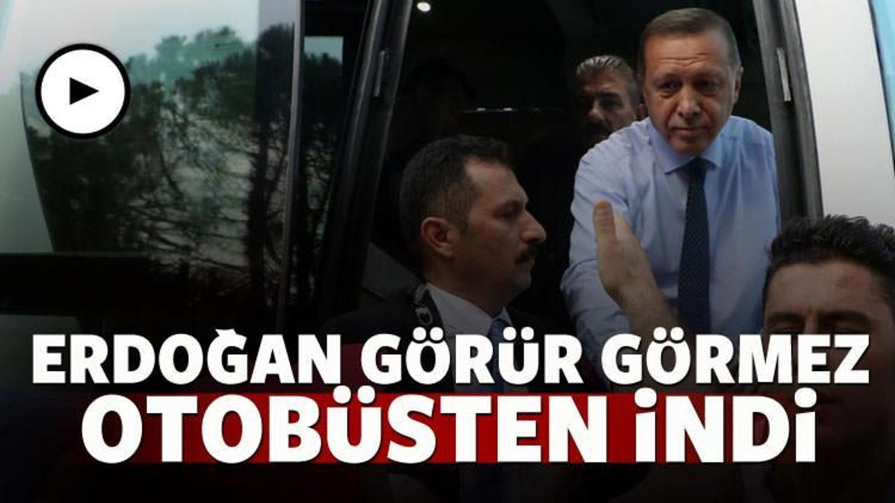 Erdoğan görür görmez otobüsten indi