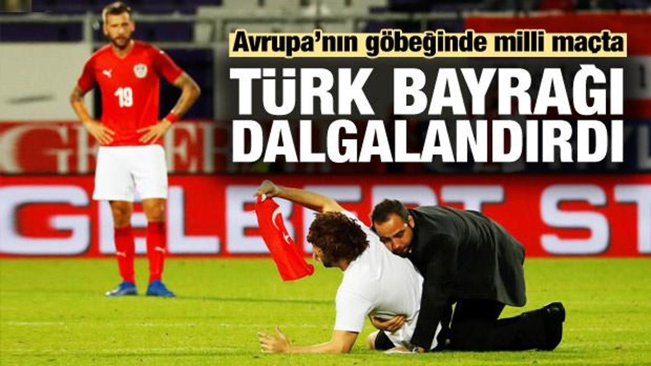 Milli maçta Türk bayrağıyla sahaya girdi!