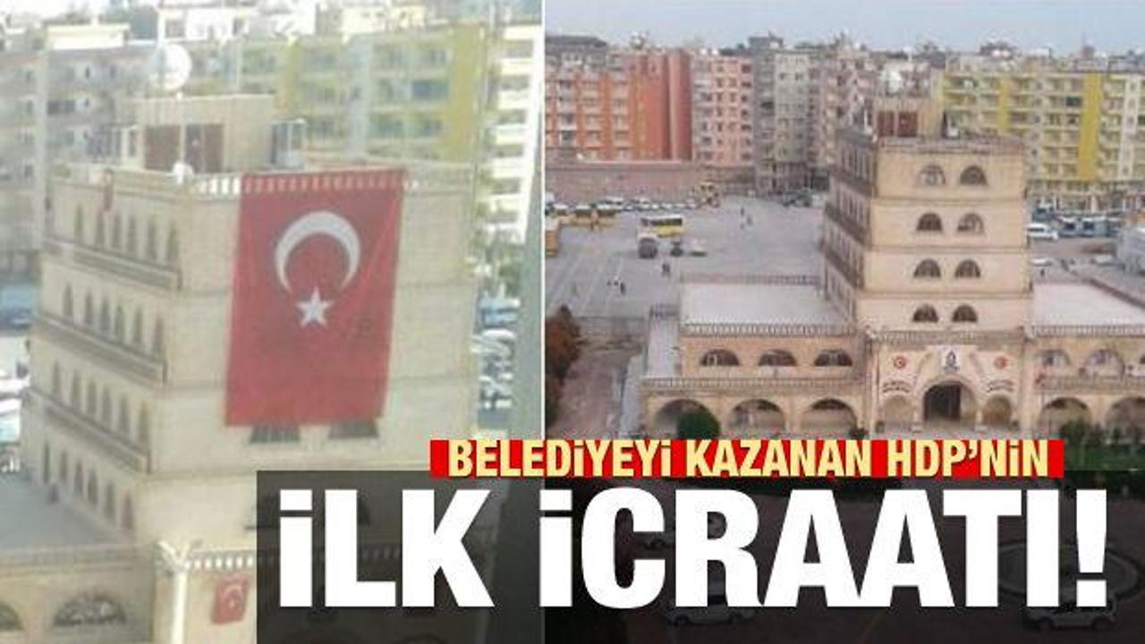 Kızıltepe belediye binasındaki Türk bayrağı indirildi