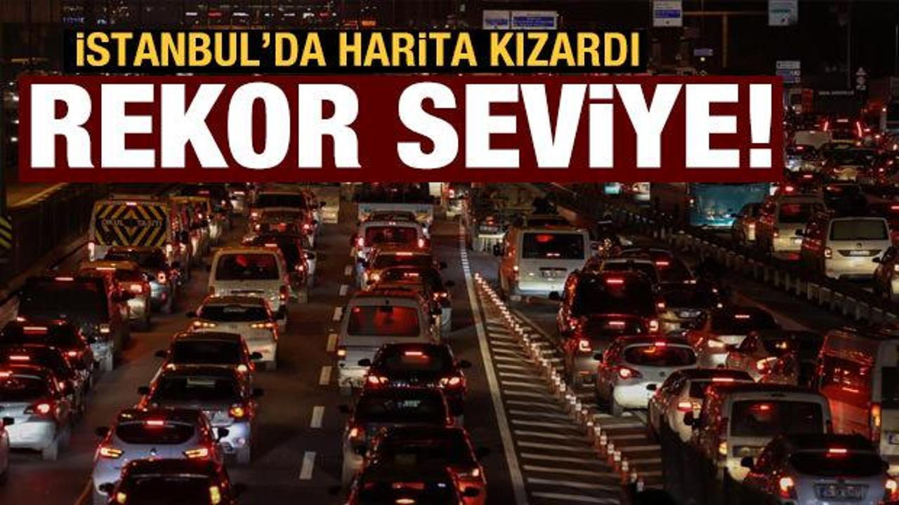 İstanbul'da yağışla birlikte trafik yoğunluğu y&uuml;zde 80'e ulaştı