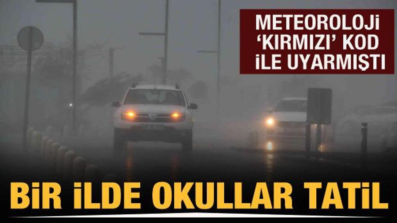 Antalya'nın Finike, Kemer ve Kumluca ilçelerinde fırtına nedeniyle 1 gün okullar tatil