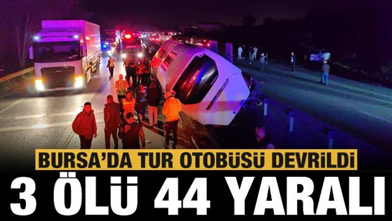 Bursa'da &ouml;ğrencileri taşıyan tur otob&uuml;s&uuml; devrildi: 3 &ouml;l&uuml;, 44 yaralı